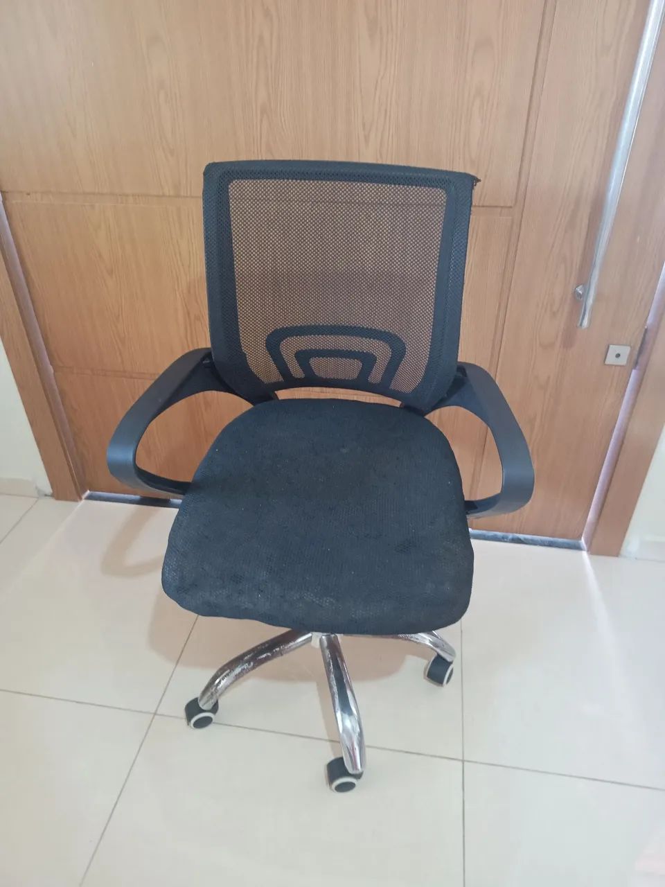 Cadeira para escritório usada 