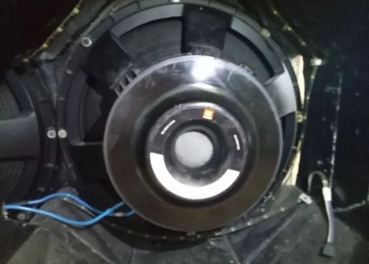 Boca de som automotivo 18p 2200w de potência  - Foto 2