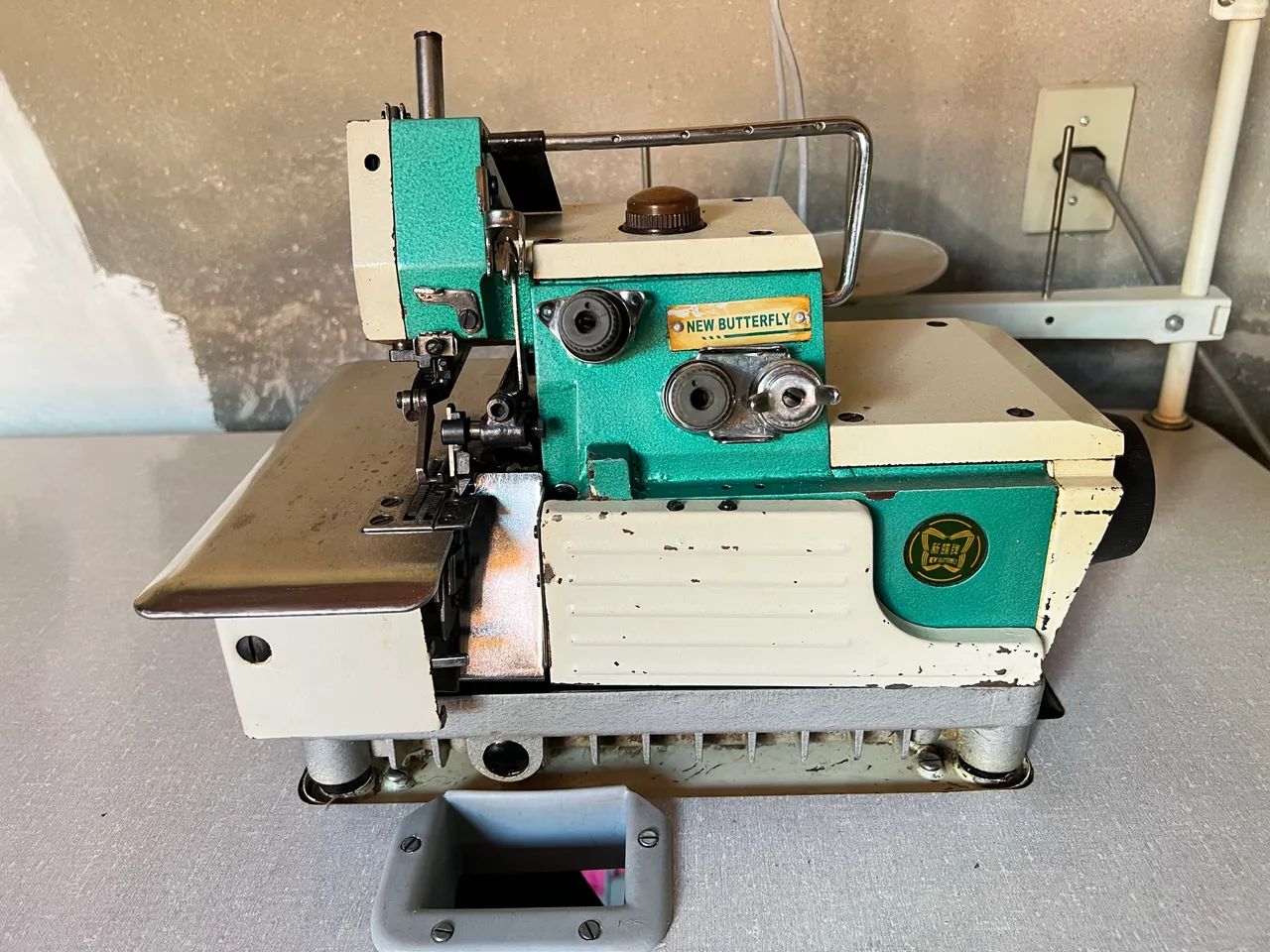 Máquina Overlock  - Foto 2