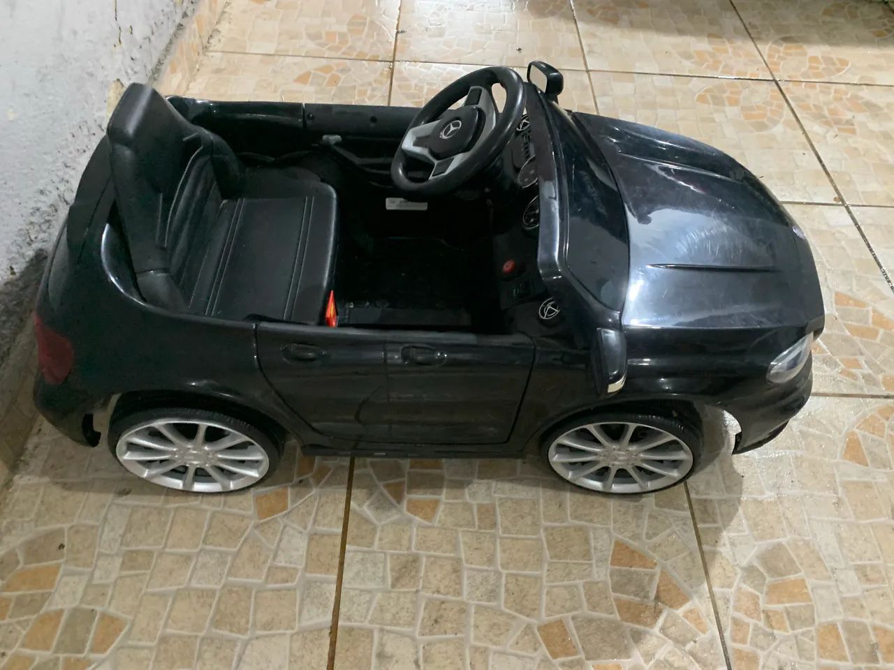 Carro Elétrico BangToys Mercedes-Benz GLA-45 12V com Controle Remoto - Foto 6