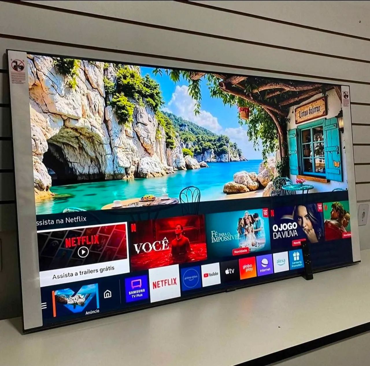 Televisão smart 65 polegadas completa 4k pezinho é controle remoto 