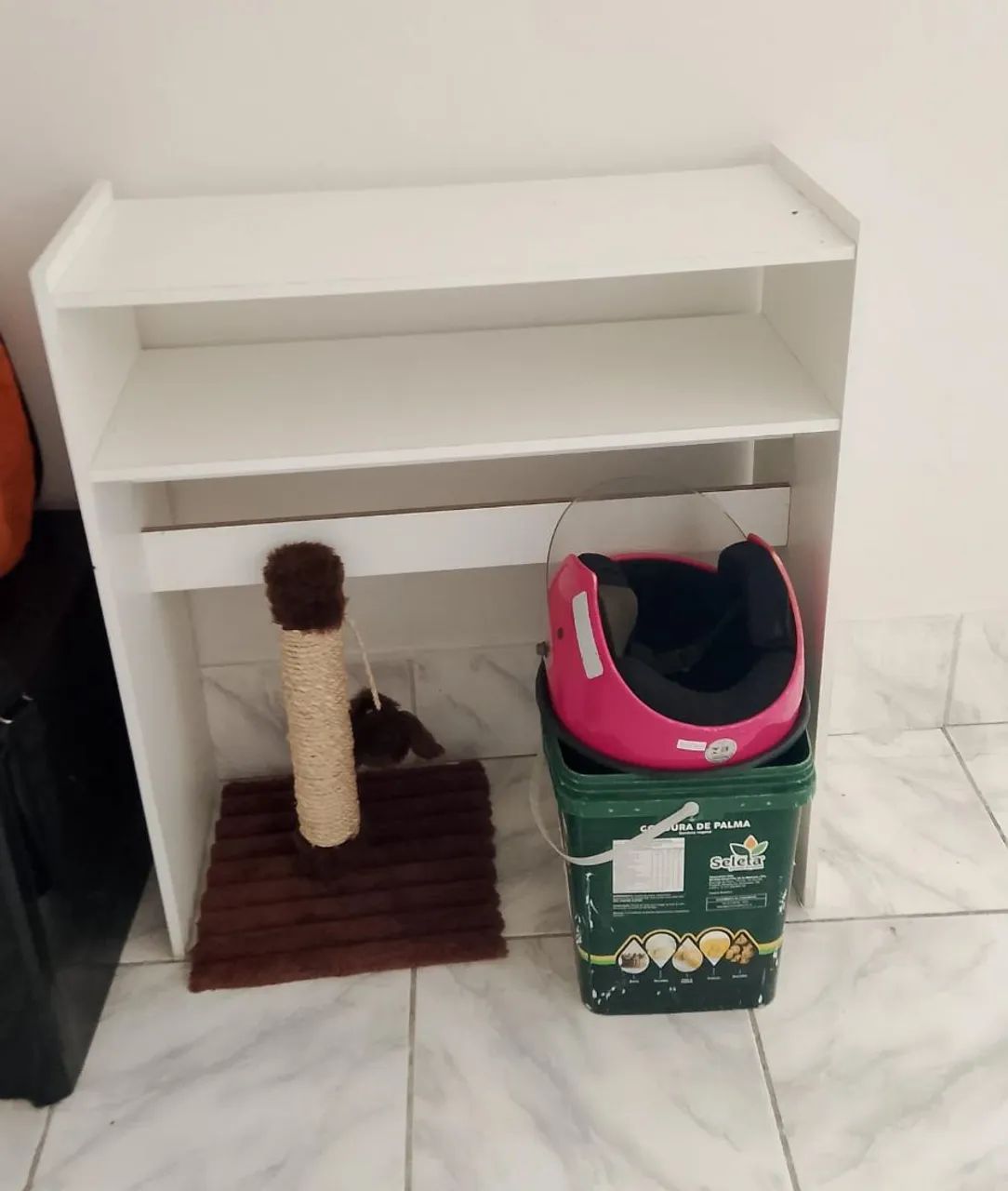 Mesa de manicure e cadeira 