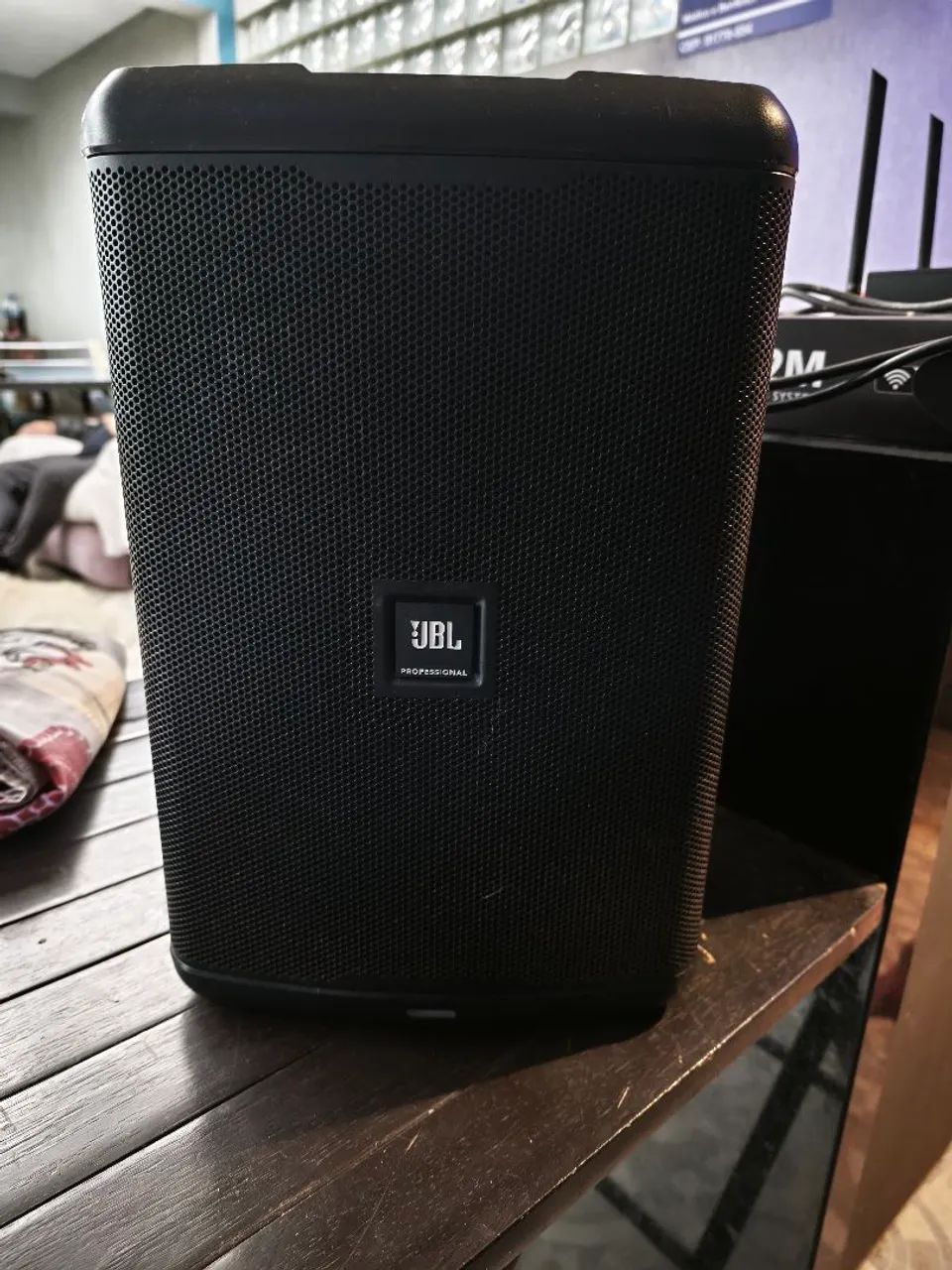 Caixa JBL Eon One Compact 