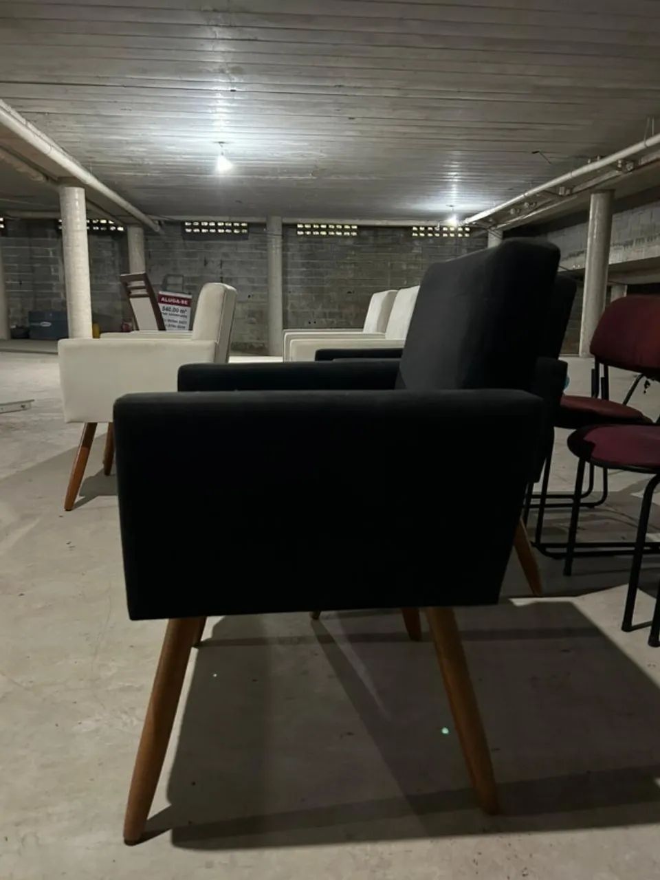 Cadeira com estofado - Preto e Branca - Foto 2
