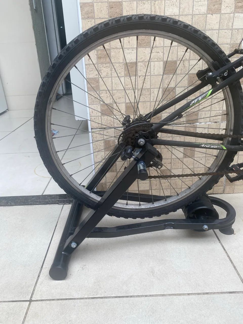 Rolo de treino em casa para bicicleta 