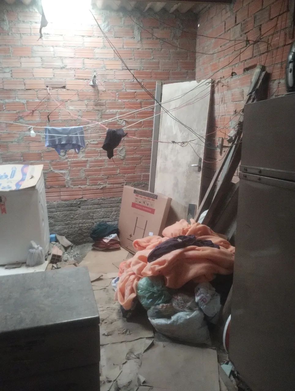 Vende-se uma casa velinha e comunidade Itapevi  - Foto 3