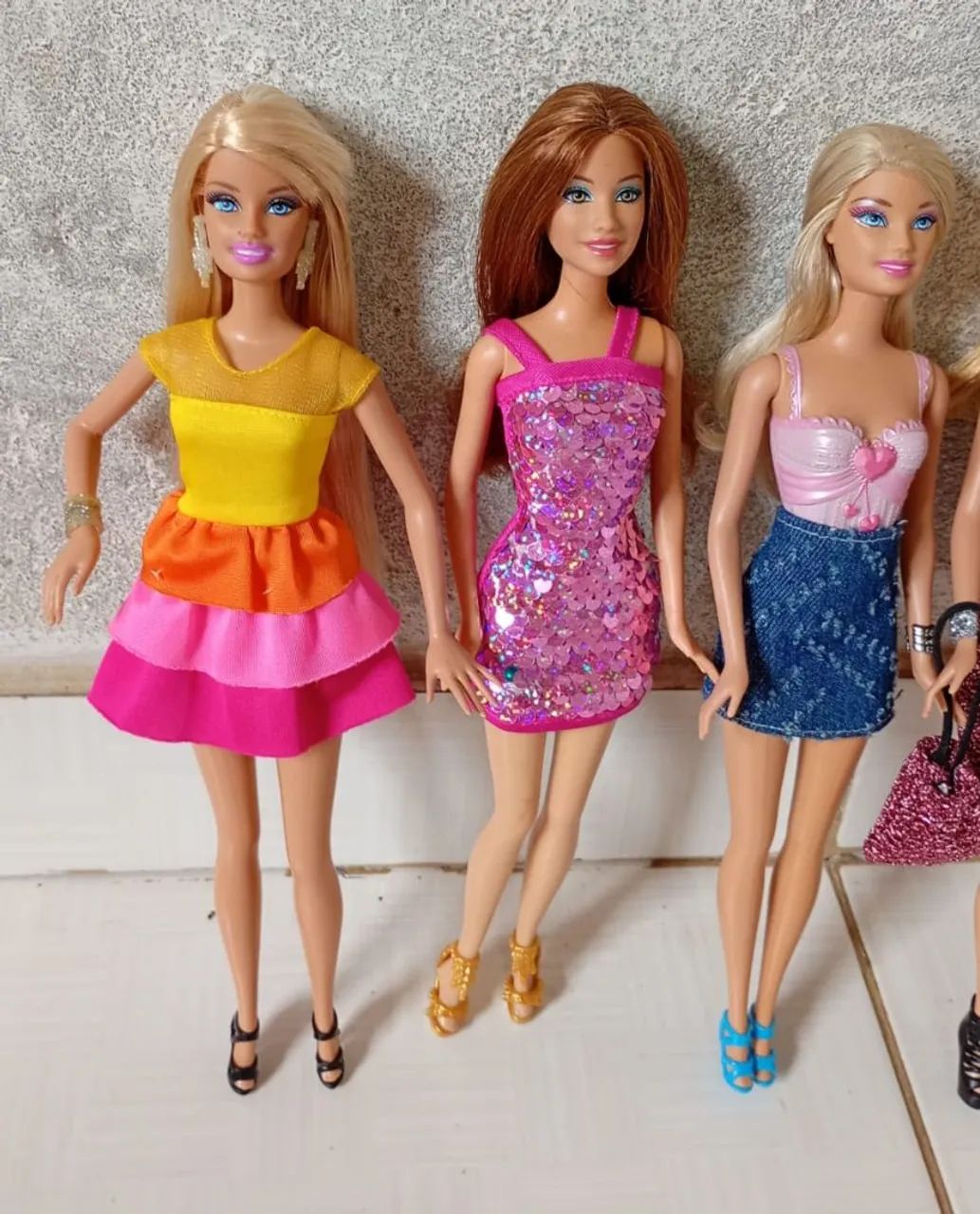 Lote com 5 Barbies  - Foto 2
