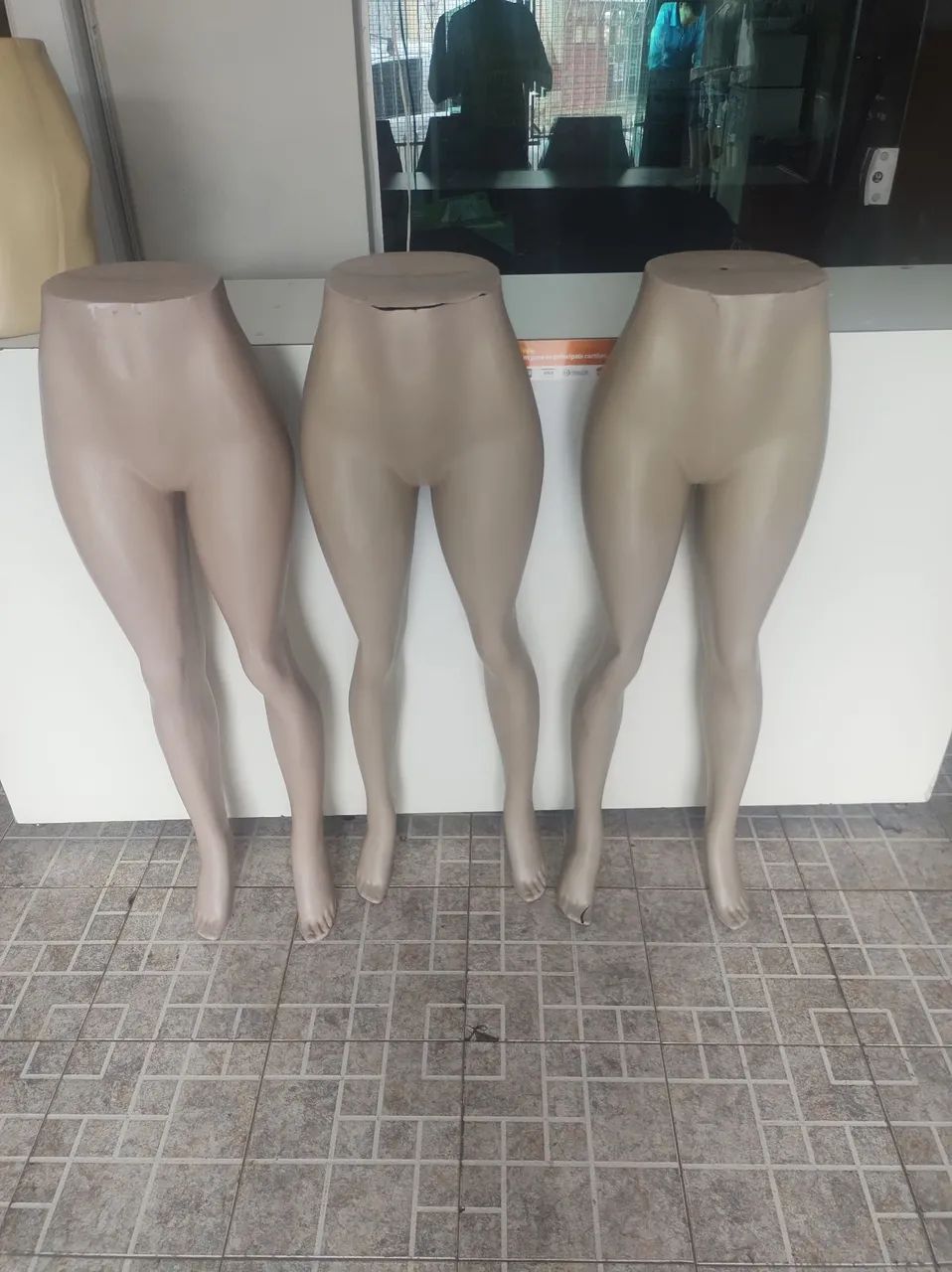 Vendo manequins e instalações para loja desapego  - Foto 3