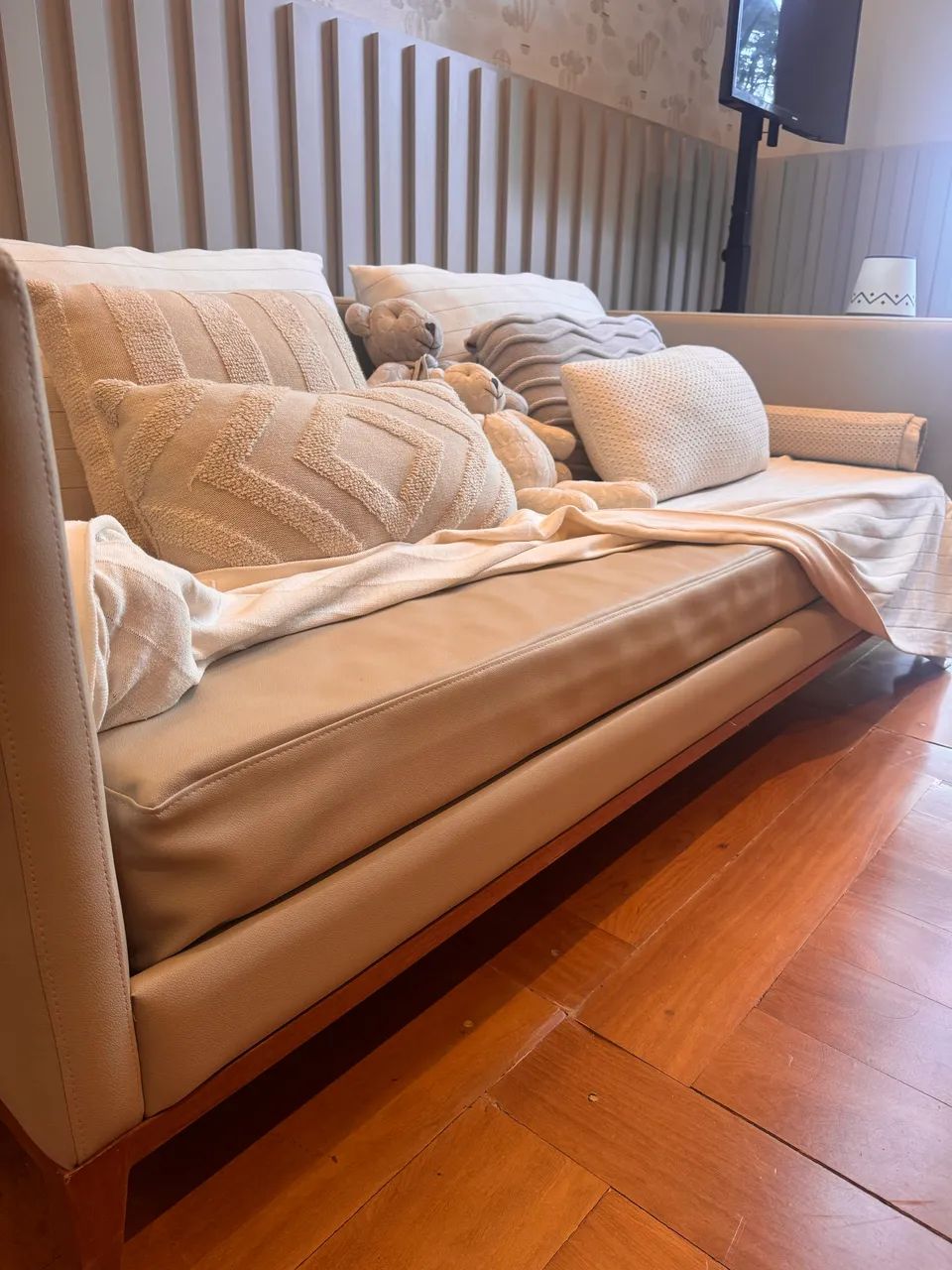 Cama auxiliar quarto de bebê! Com colchão de solteiro e capa em couro! - Foto 5