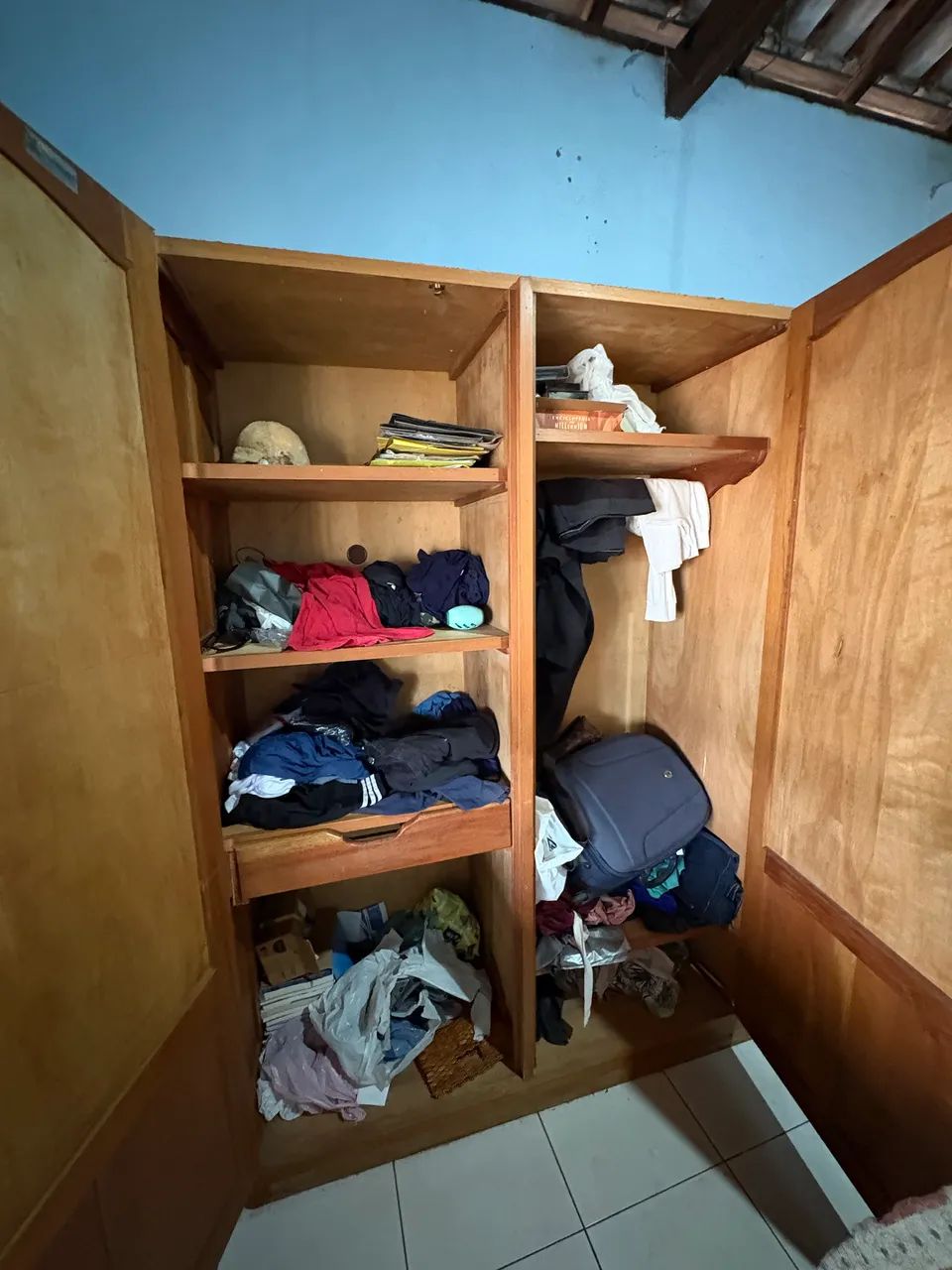 Guarda roupa de madeira  - Foto 2