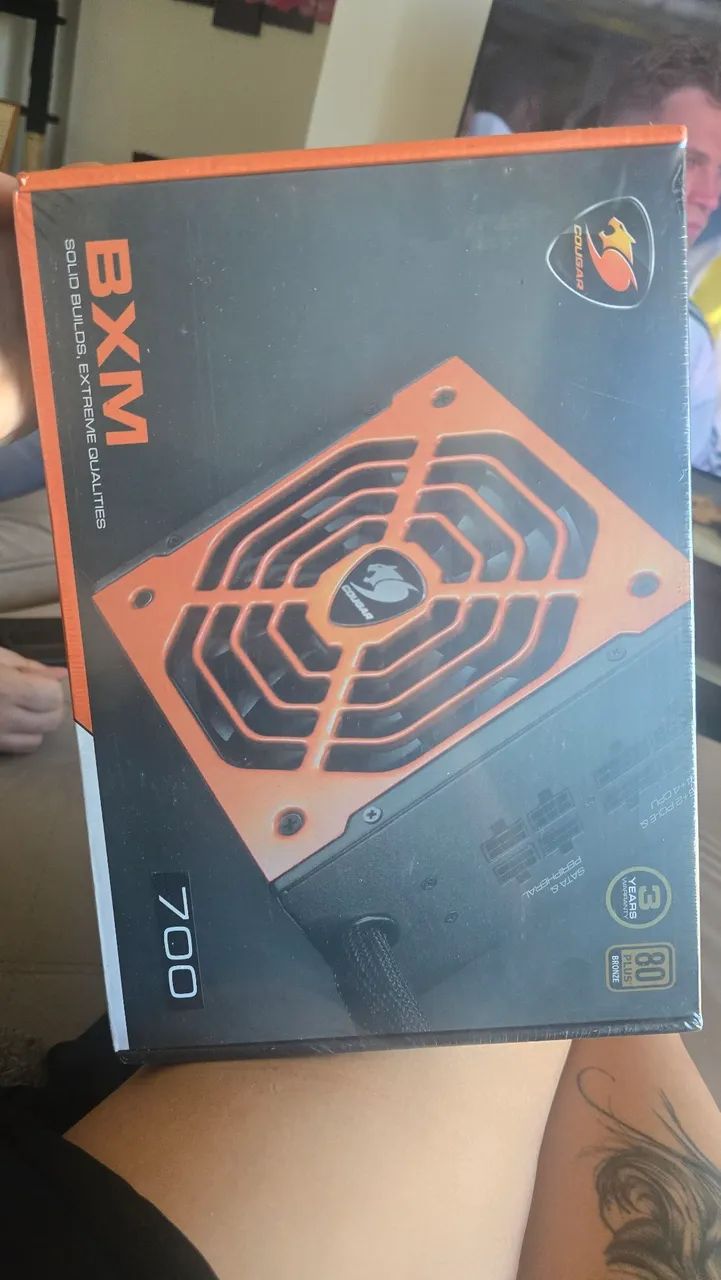 Fonte Cougar 700W 80+ bronze full modular