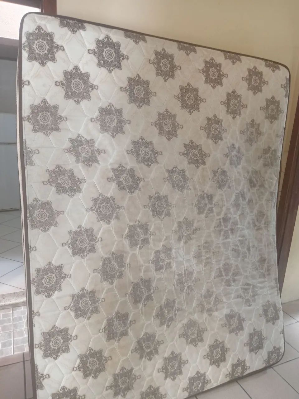 Vendo colchão e base usado