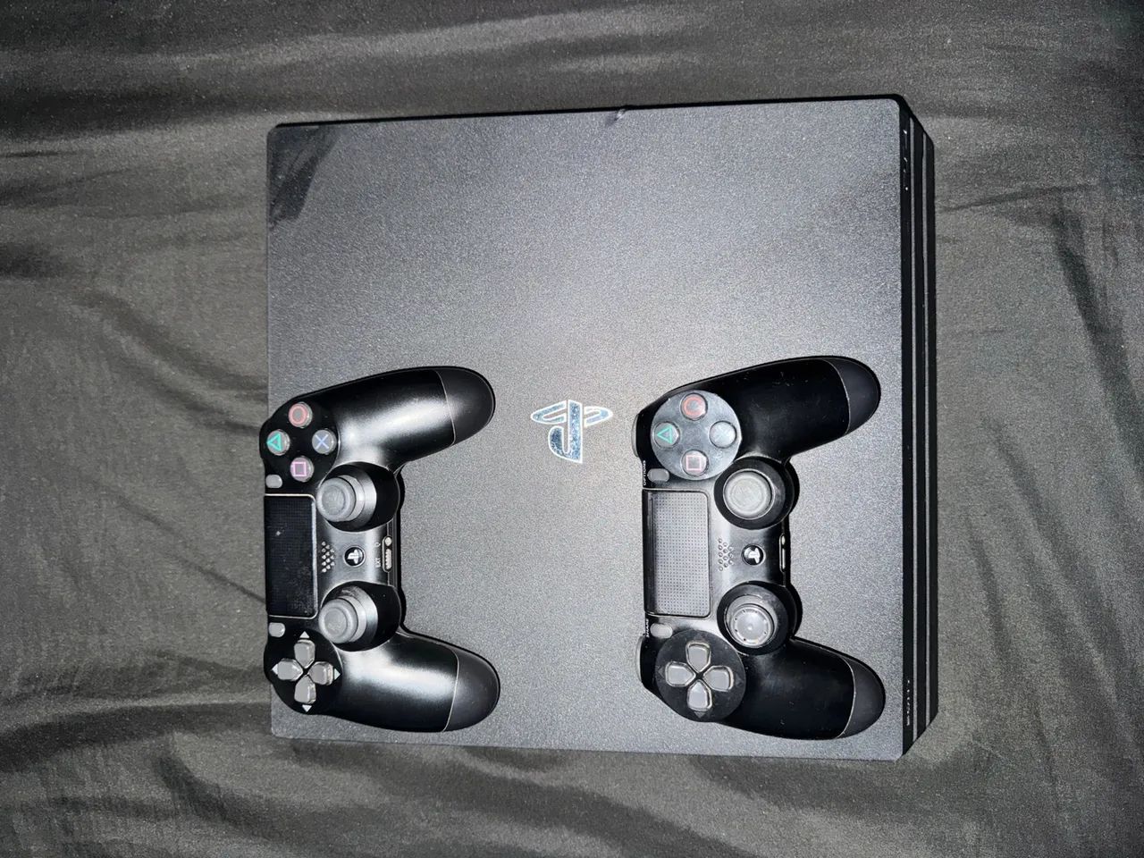 PS4 1TB 2 controle 