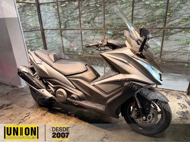 KYMCO AK 550