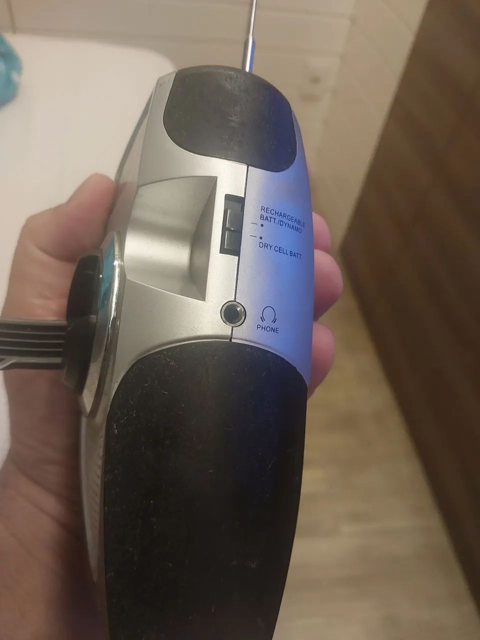 Vendo rádio manivela am fm antigo funcionando  - Foto 4