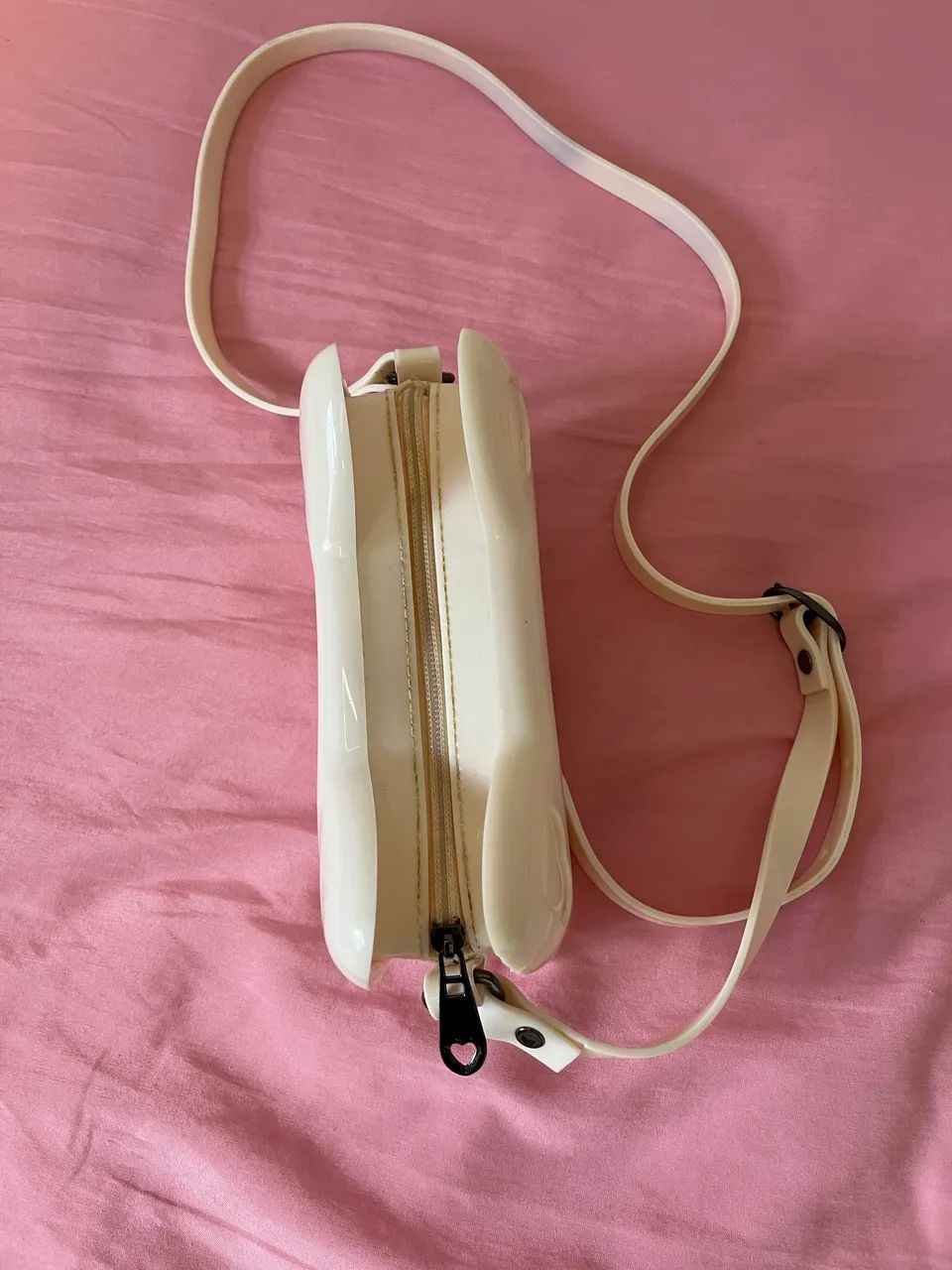 Bolsa Creme Forma de Gatinha Olhos Rosa - Foto 4