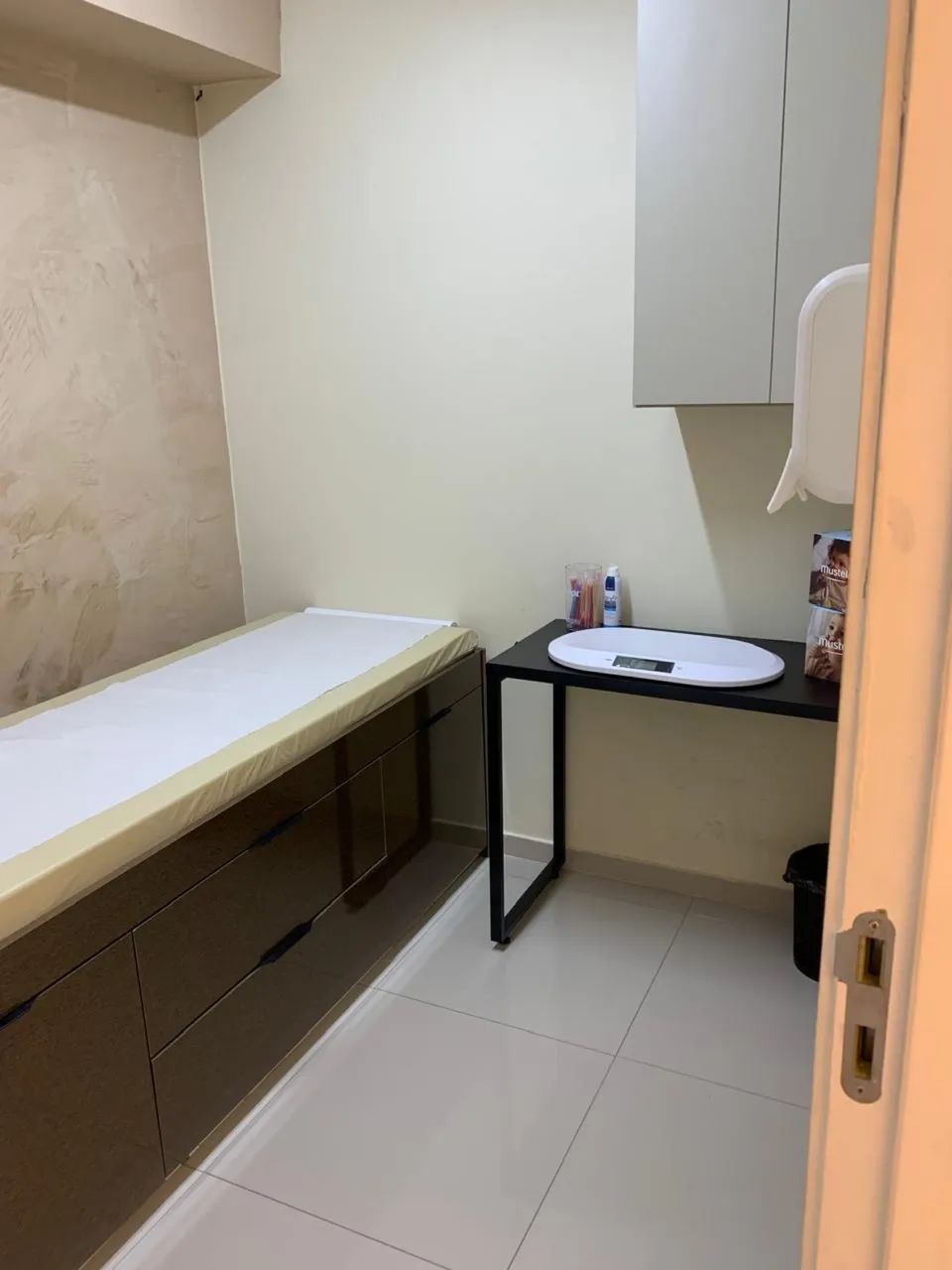 Maca para exames  em marcenaria com 2 gavetas e 2 portas  - Foto 5