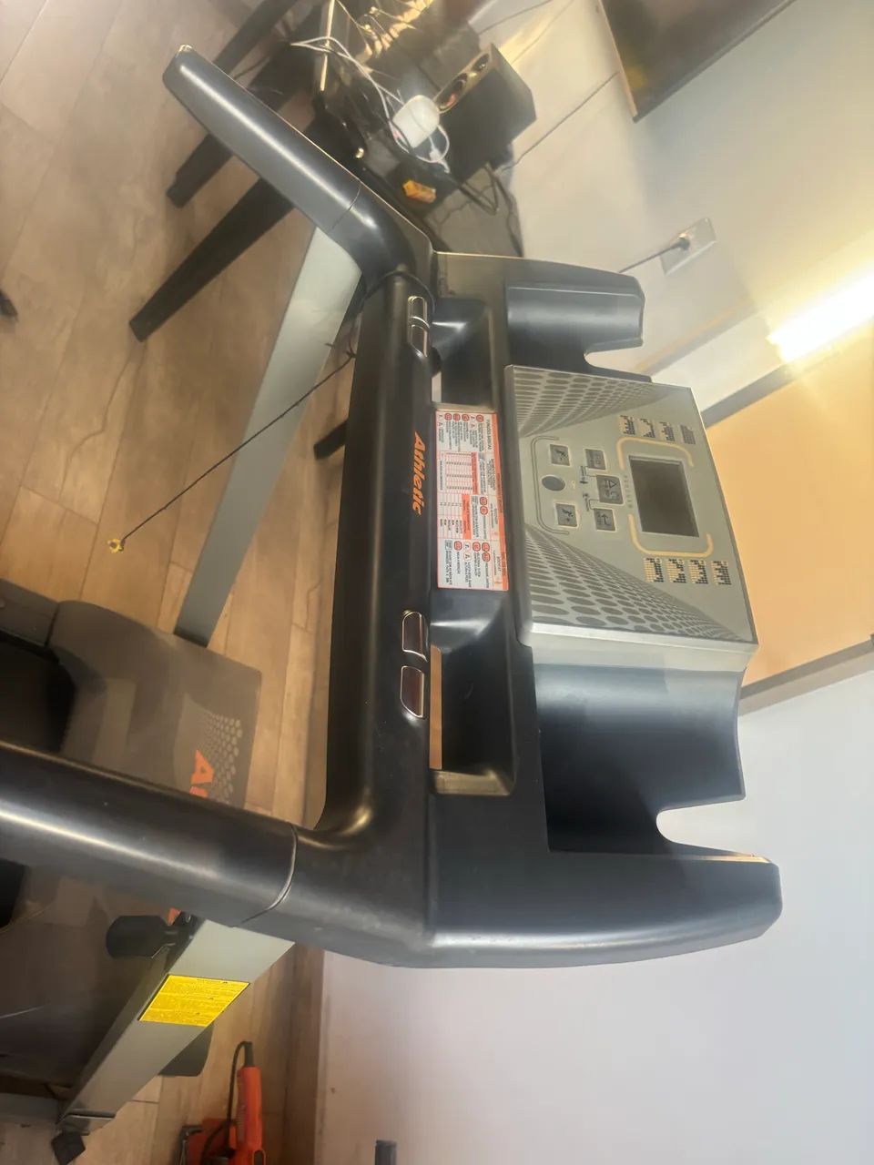 Esteira profissional com elevação Athetic advanced 520EE - Foto 4
