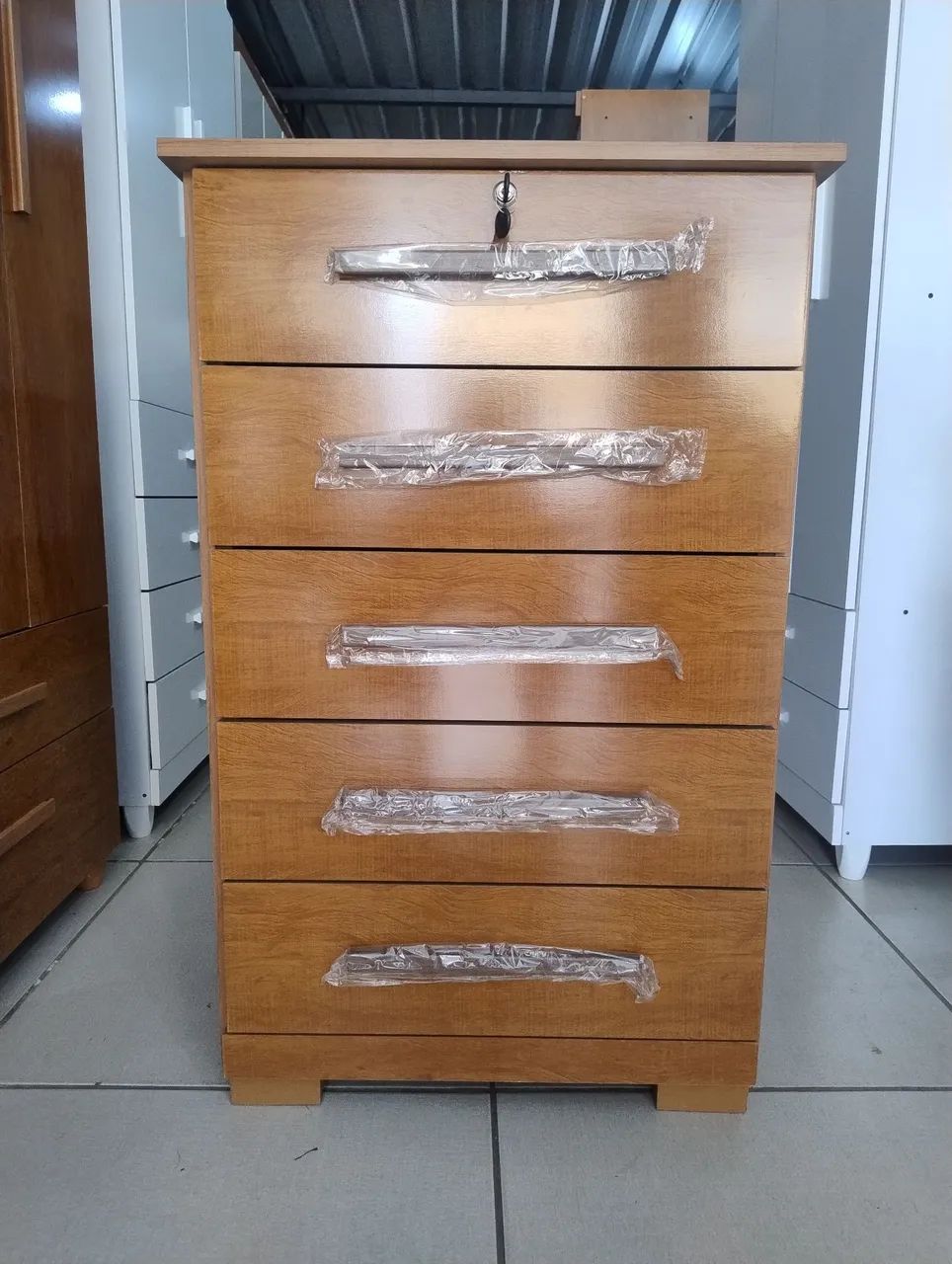 CÔMODA 5 GAVETAS 