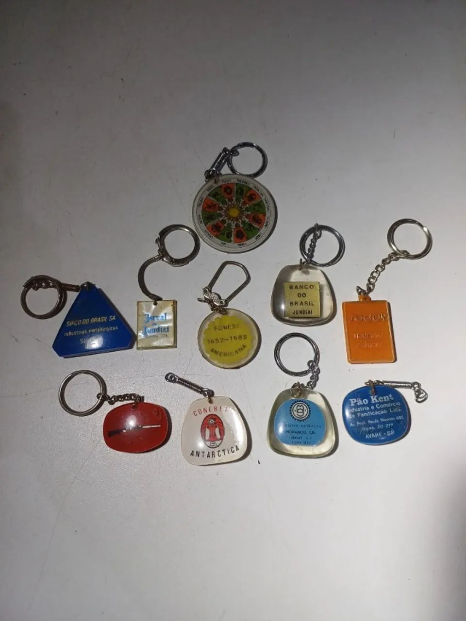 Lote chaveiros colecionáveis diversos  - Foto 2