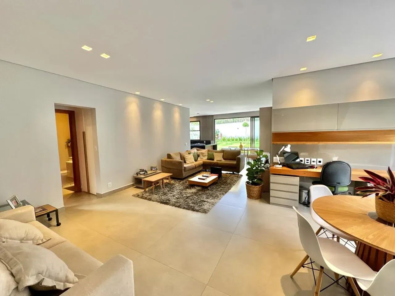 -Casa 6 suítes - 531m2 de área coberta + 103m2 de área descoberta - Foto 2