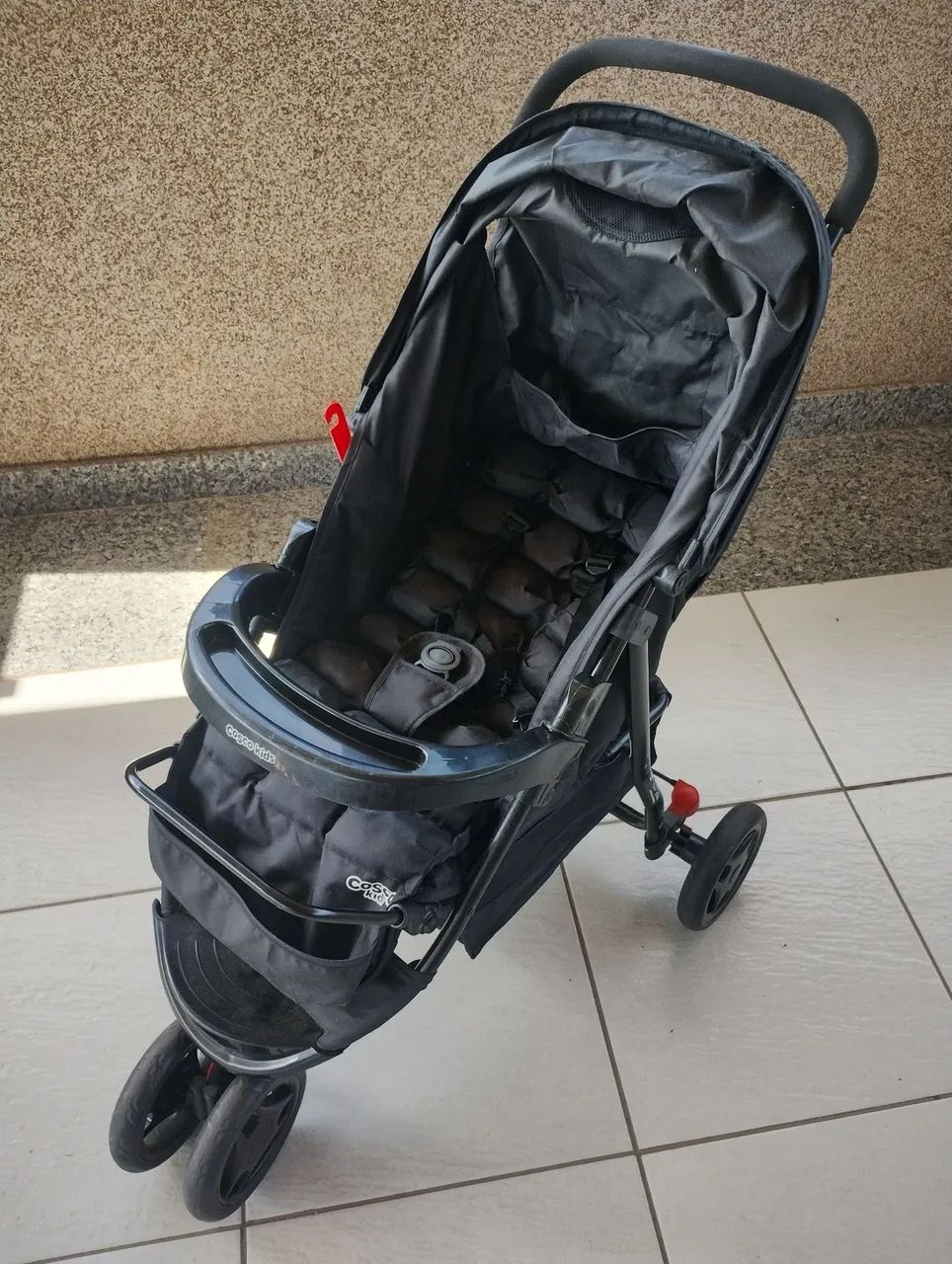 Carrinho de bebe com bebê conforto 