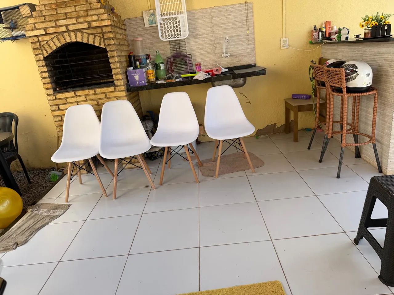 Cadeira as 4 por $200
