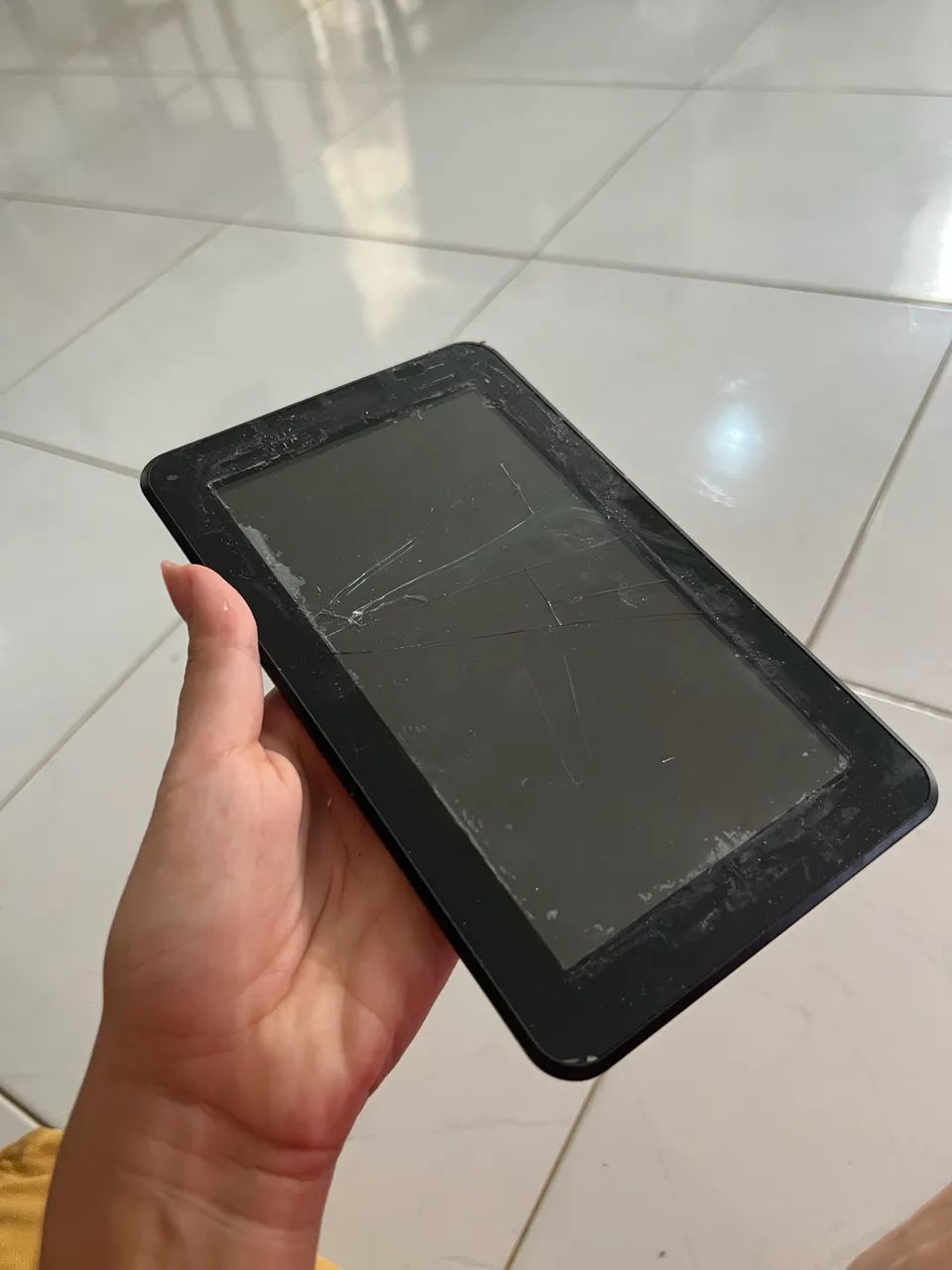 Tablet Multilaser NB422 com capa sKye, tela quebrada, porém ligando normal  - Foto 3