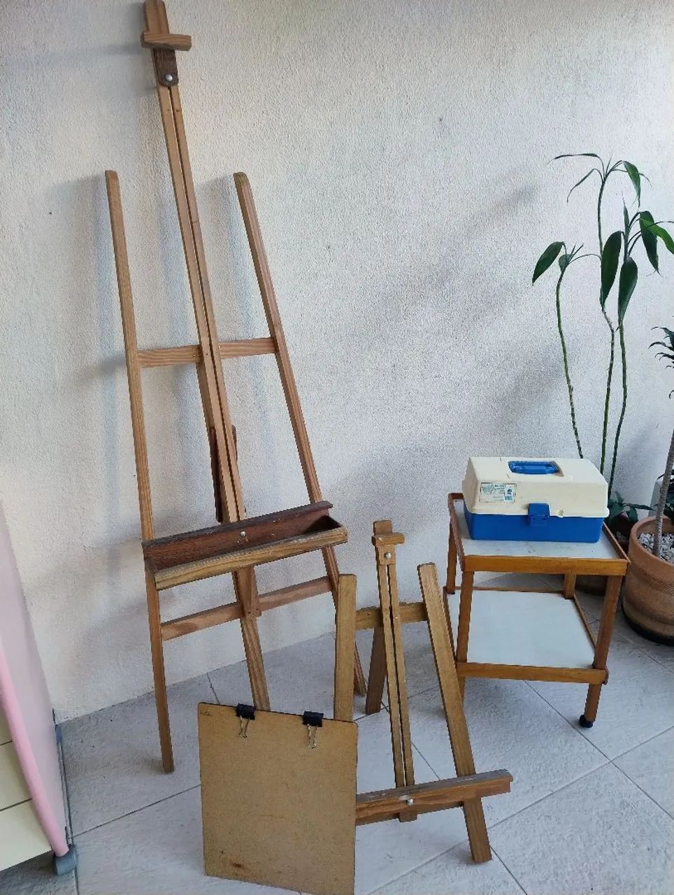 Cavaletes para pintura de telas com mesinha auxiliar 
