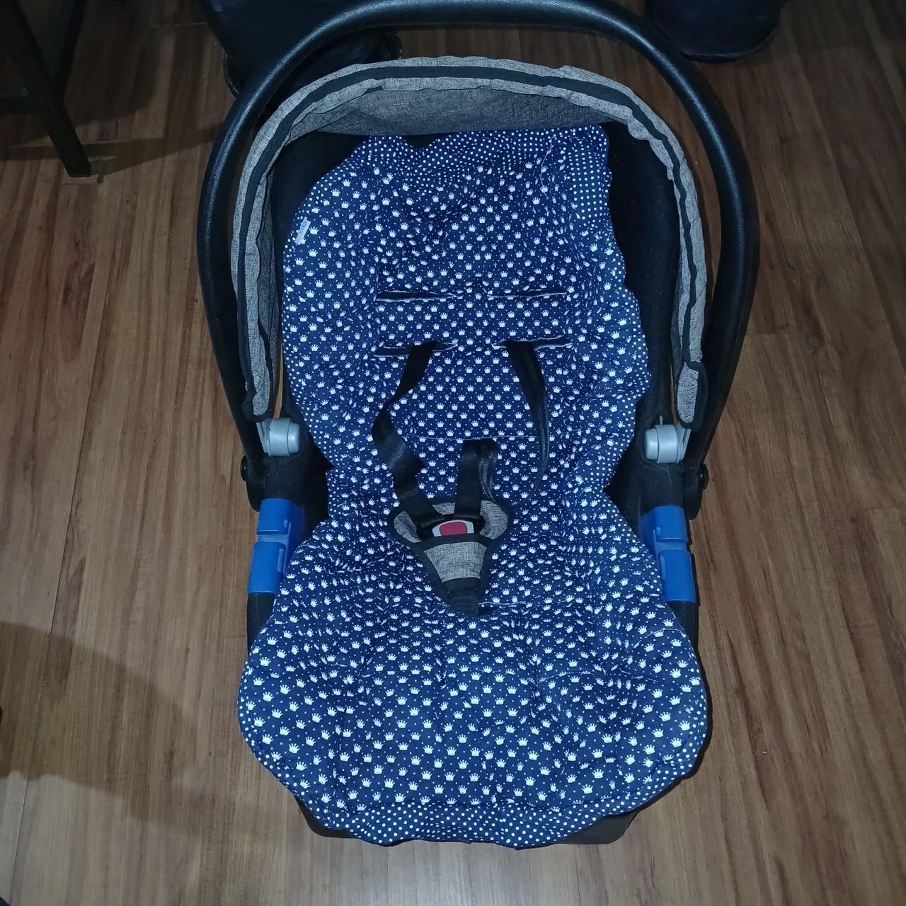 Carrinho de bebê e Bebê Conforto com banheira e suporte  - Foto 6