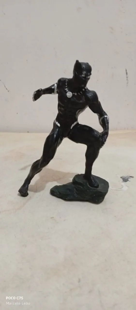 FIGURA COLECIONÁVEL PANTERA NEGRA 