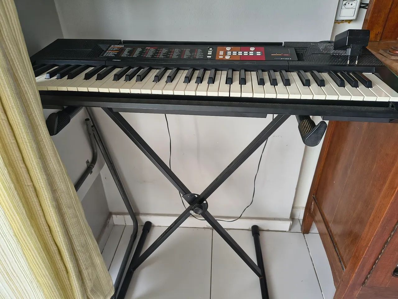 TECLADO YAMAHA BEM NOVINHO - Foto 5