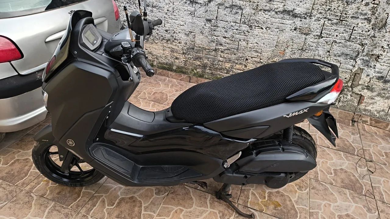 NMax 160 com ABS e sensor de presença 
