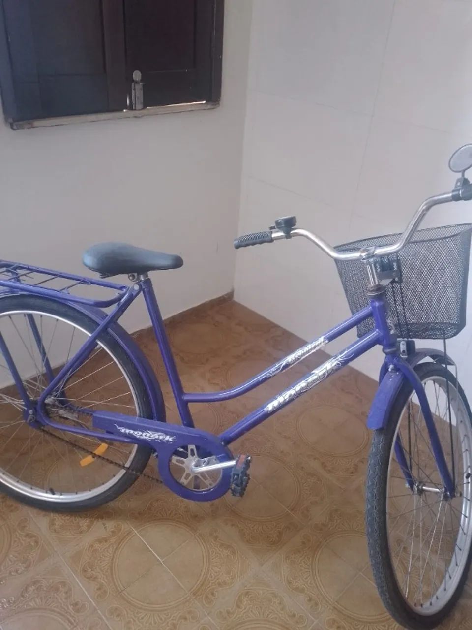 Bicicleta Monark Feminina Aro 26 com Cesta e Bagageiro