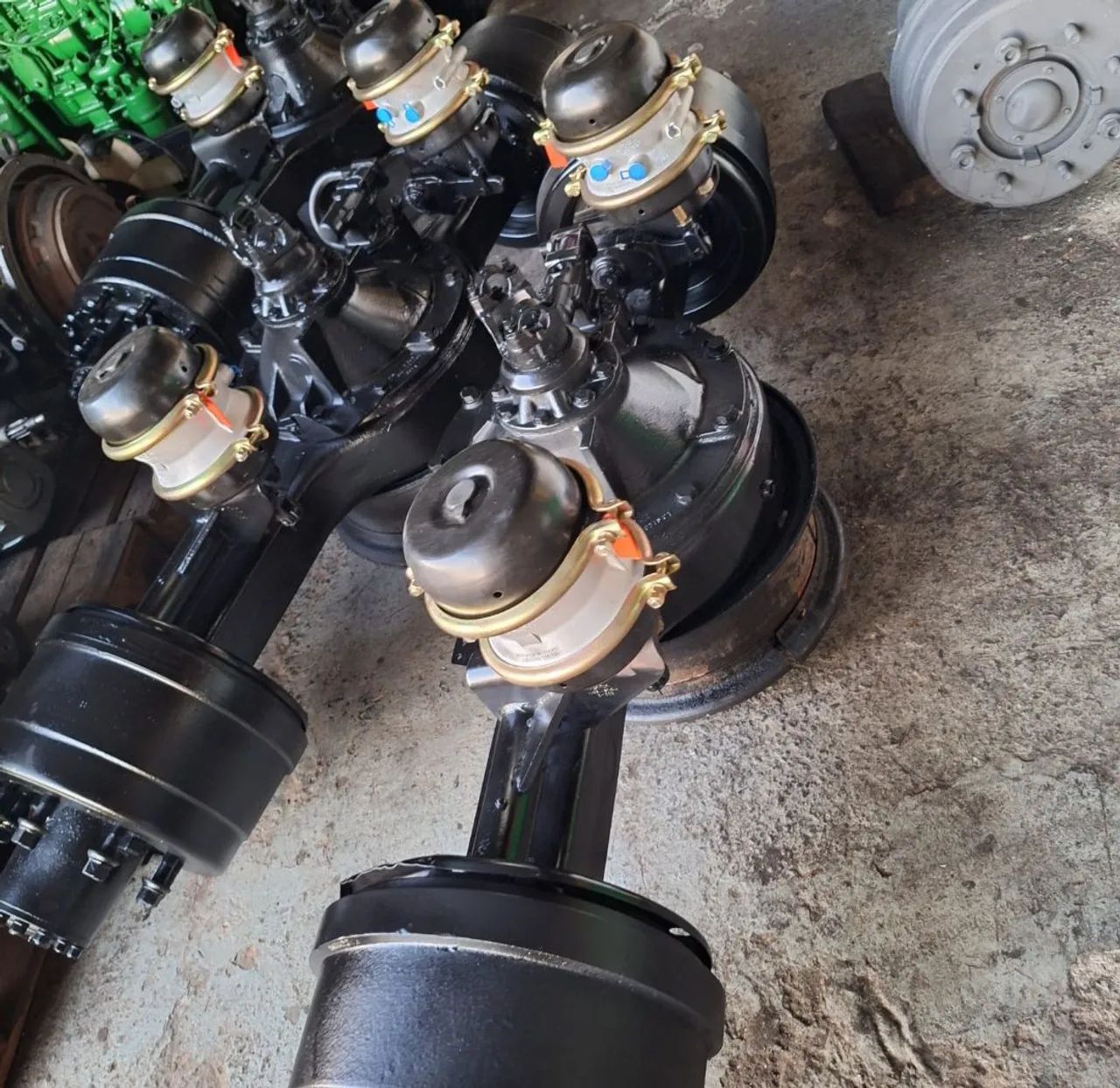 SOLUÇÕES M.D PARTS/EIXO DIANTEIRO/DIFERENCIAL/CÂMBIO/MOTOR/PEÇAS DE REPOSIÇÃO 