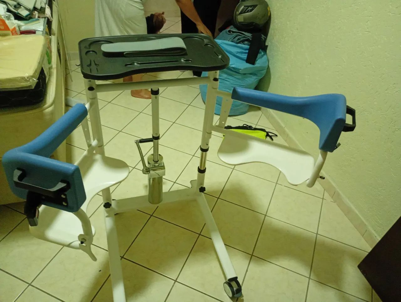 Cadeira de hospital abre e fecha 