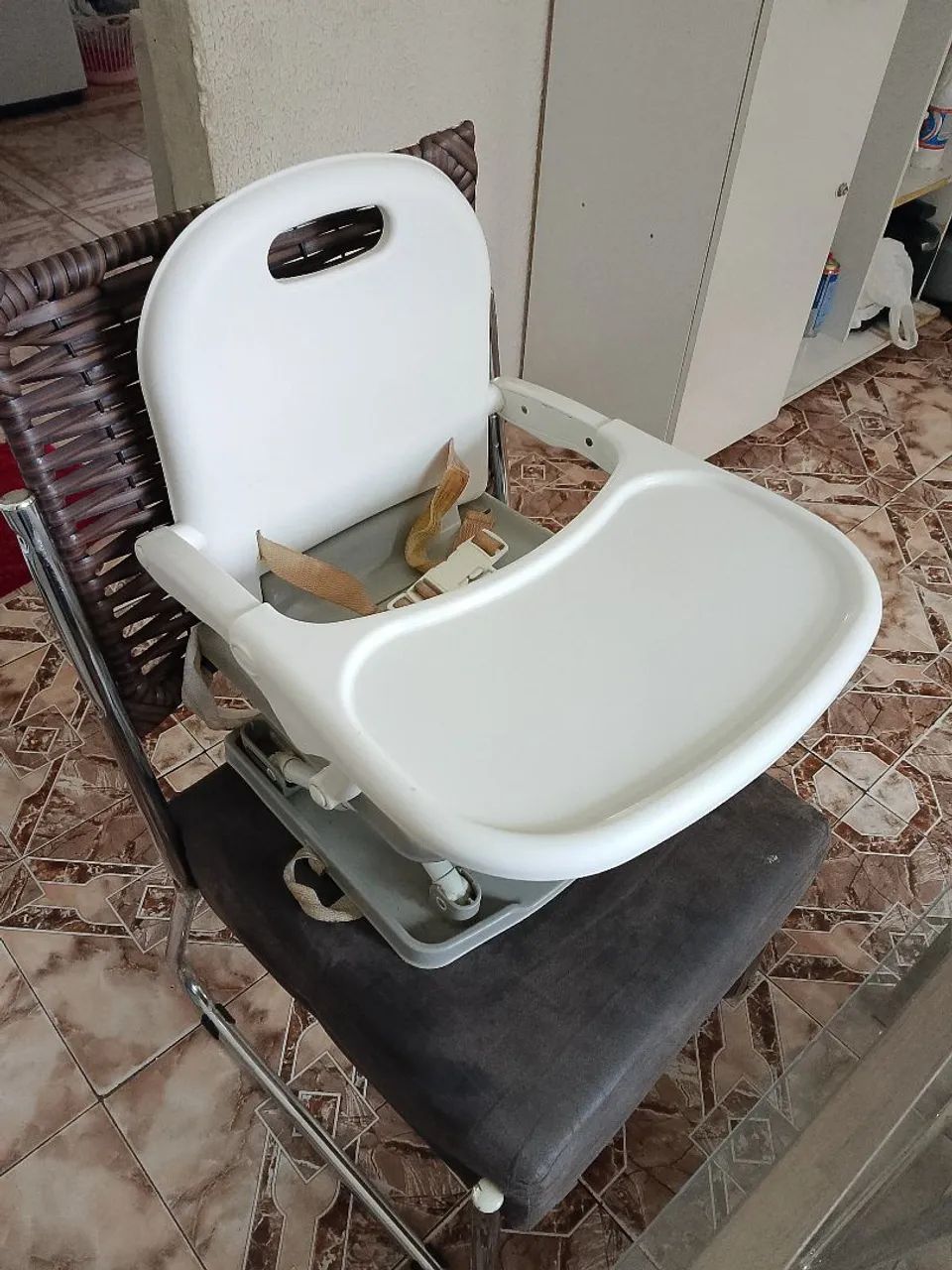 Cadeirinha infantil para comer 