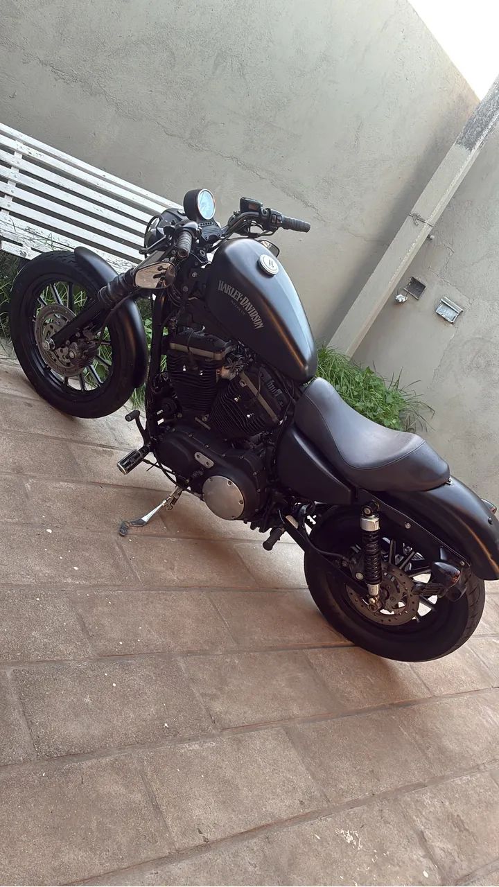 HARLEY DAVIDSON IRON 883