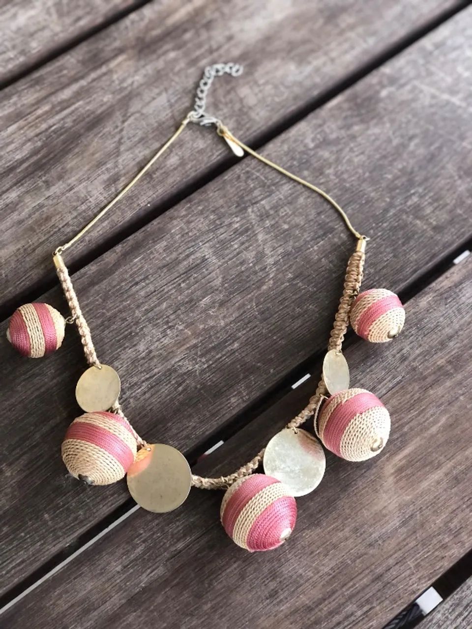 Colar Maria Filó rosa e dourado artesanal
