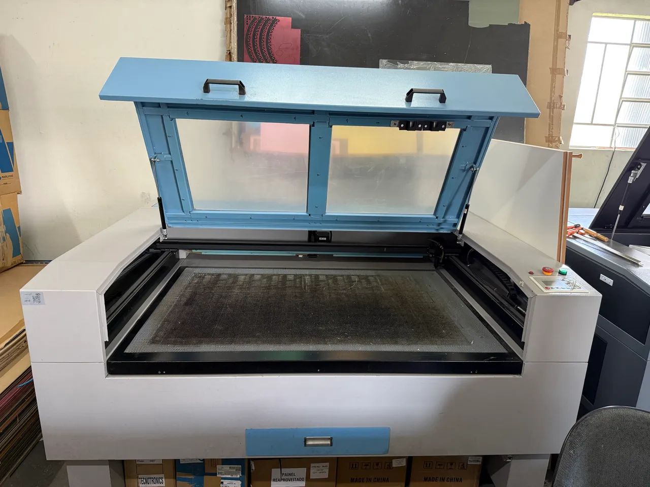 Máquina de corte e gravação laser 140x90  130W