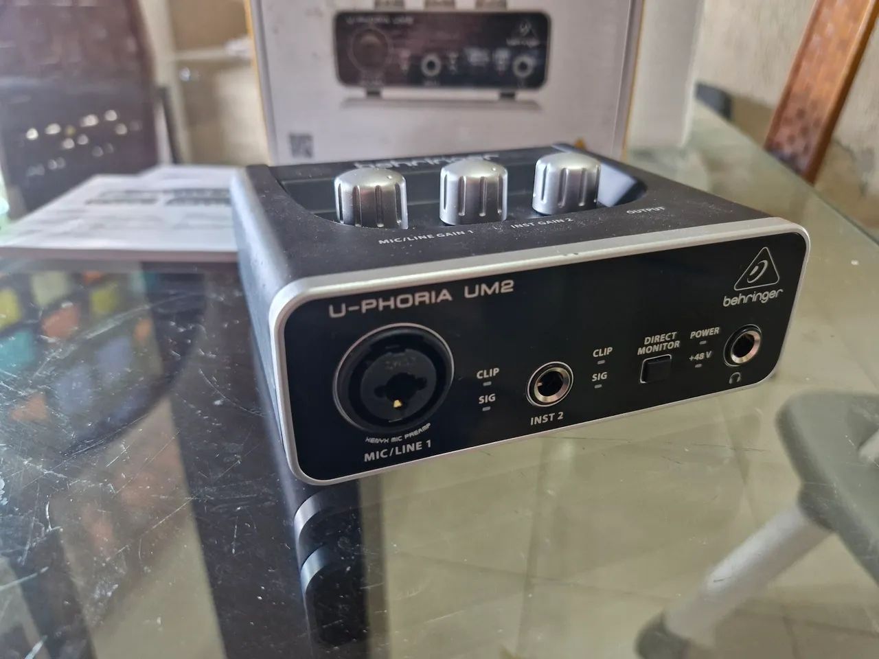 Interface de Áudio Behringer UM2 U-Phoria USB Placa de Som Home Studio com NF e Caixa