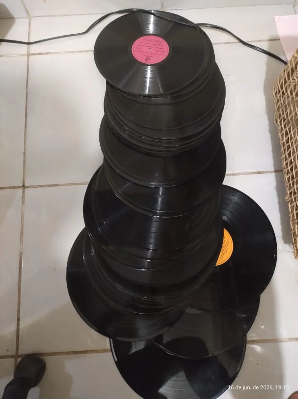 LOTE COMPLETO 100 PEÇAS PARA DECORAÇÃO (VINIL + CDs) - Foto 4