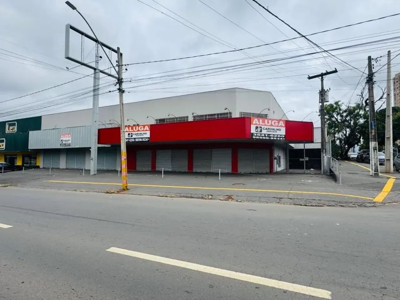 GALPÃO COMERCIAL DE 430m² - AV. RIO VERDE, N°1130