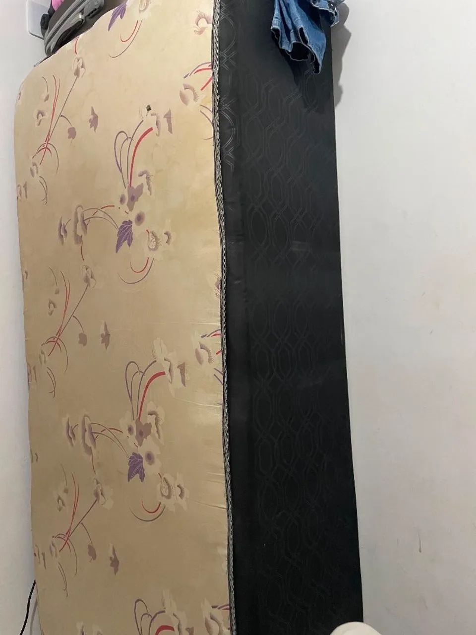 Vendo cama de solteiro 