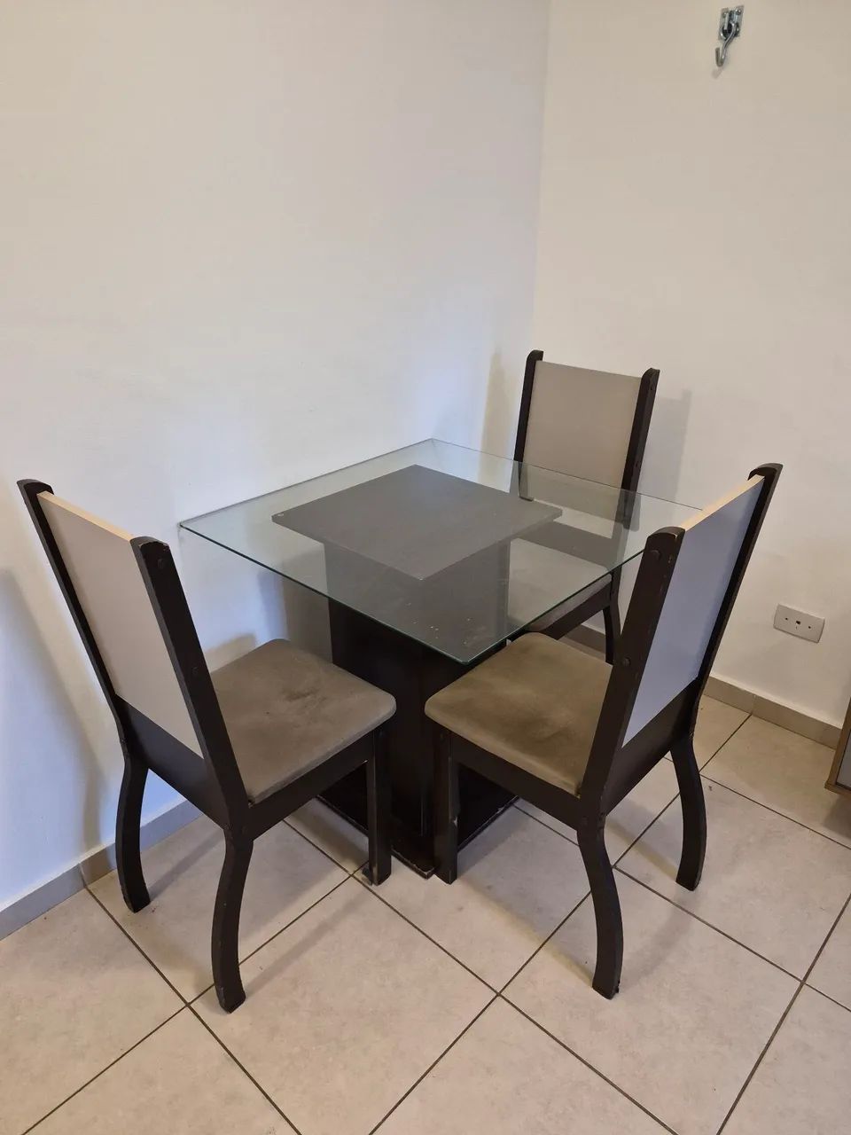 Mesa com 3 cadeiras