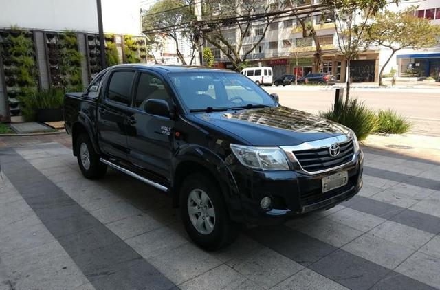 Toyota Hilux 2013, 74.000 km praticamente único dono, impecável - Foto 2