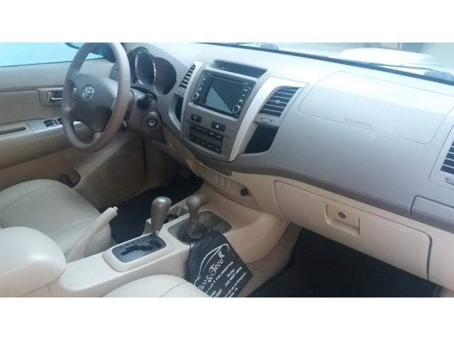 TOYOTA HILUX SW4 SRV D4-D 4X4 3.0 TDI DIES. AUT - Foto 8