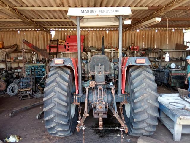 Trator MF 275 4x4 ano 2000/2001 - Foto 4