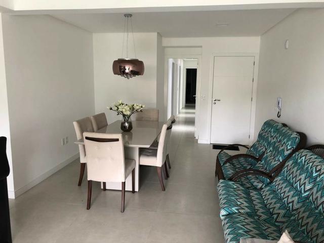 Apartamento três dormitórios com vista para a Lagoa do Violão - Foto 12