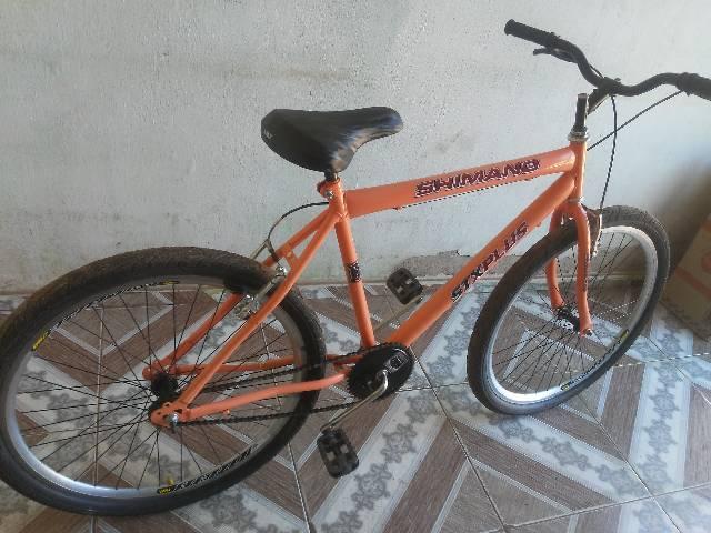 Vendo essa bike semi nova aro 26 - Foto 2